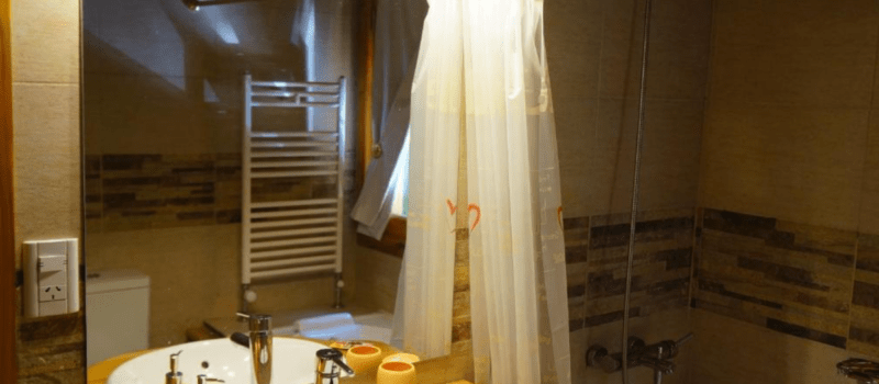 Captura De Pantalla Hotel Rosales Alojamiento Villa La Angostura Neuquen